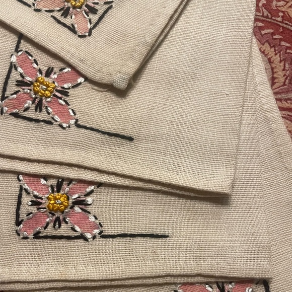 Vintage Linen Napkins (Set of 4) - Picture 3 of 6